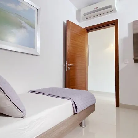 Point Sea Front Apartment *