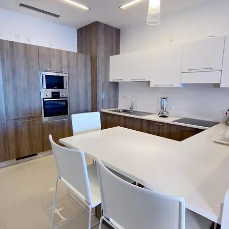 Apartment Point Sea Front *