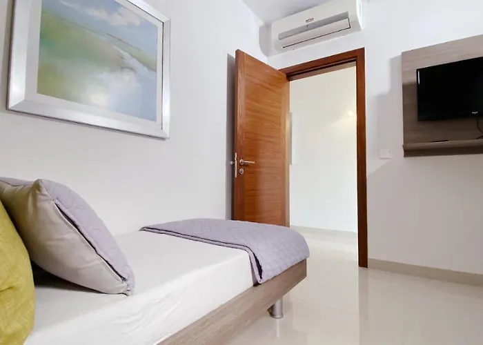 Let Me Host Malta Sea Front Hotel *