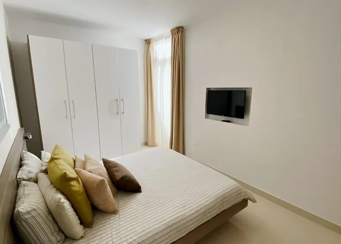 Hotel Let Me Host Malta Sea Front