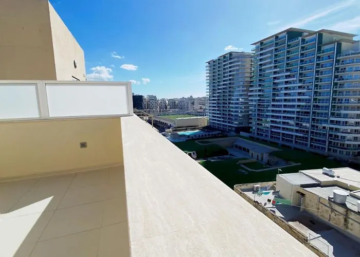 Point Sea Front סליאמה